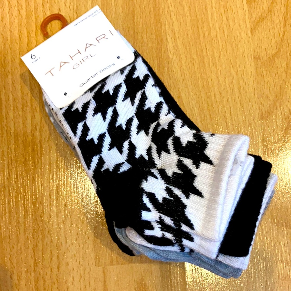 NWT Girl’s Tahari Socks
